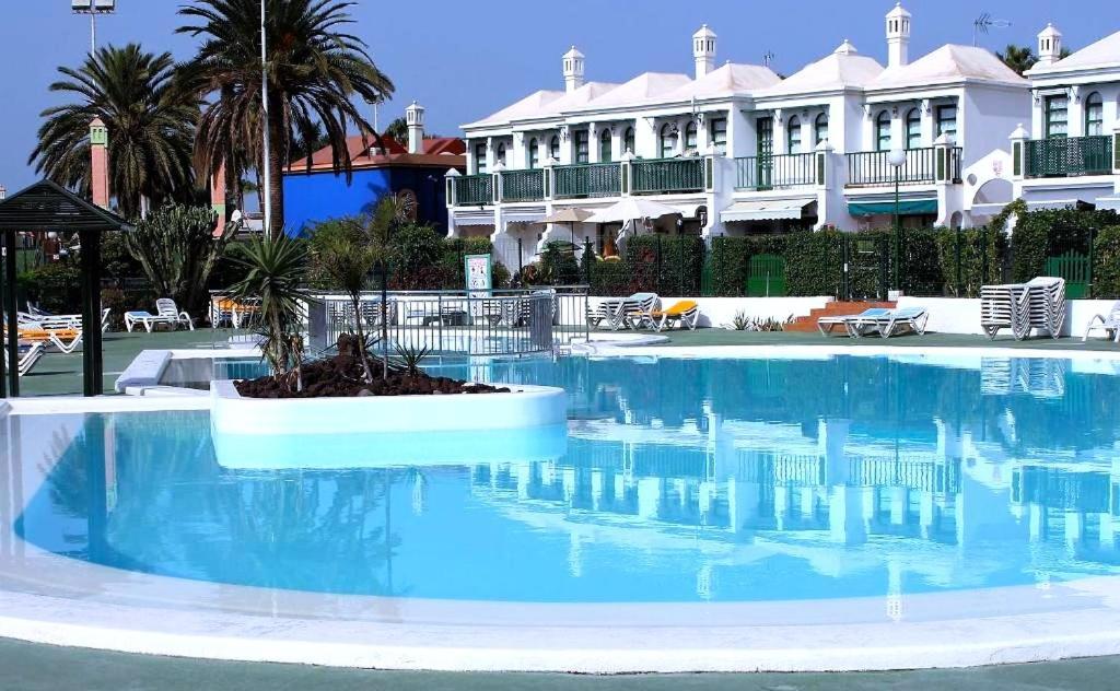 Paradise Sun & Pool *