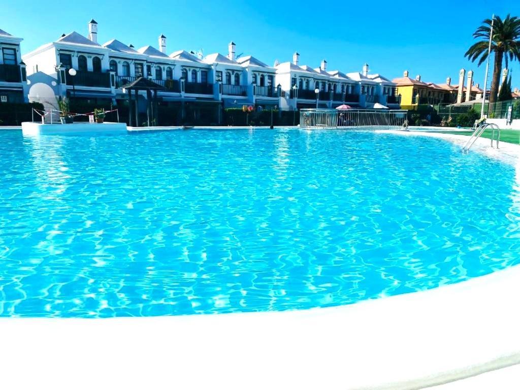 Paradise Sun & Pool *